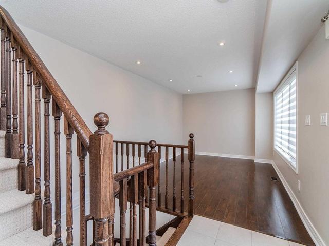 70 Boyces Creek Crt, House attached with 3 bedrooms, 3 bathrooms and 2 parking in Caledon ON | Image 3