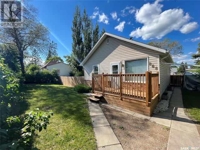 868 17th Street W, House detached with 3 bedrooms, 1 bathrooms and null parking in Prince Albert SK | Card Image