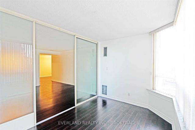 702 - 30 Greenfield Ave, Condo with 1 bedrooms, 2 bathrooms and 1 parking in Toronto ON | Image 3