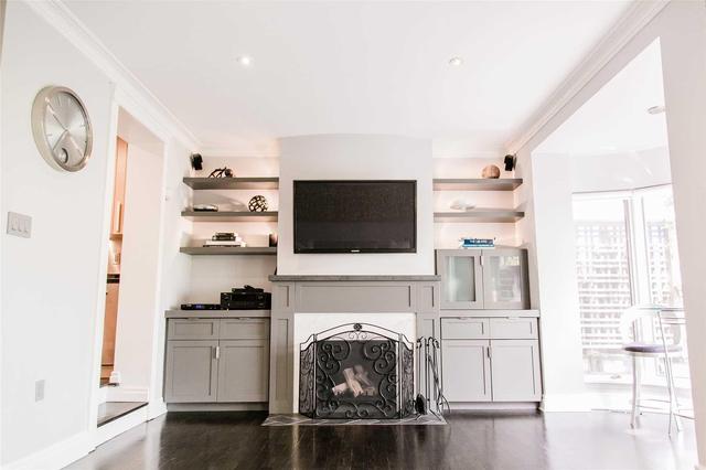 65 Astley Ave, House detached with 4 bedrooms, 4 bathrooms and 1 parking in Toronto ON | Image 6