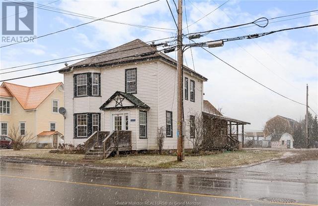 5909 King St, House detached with 5 bedrooms, 2 bathrooms and null parking in Riverside Albert NB | Image 1