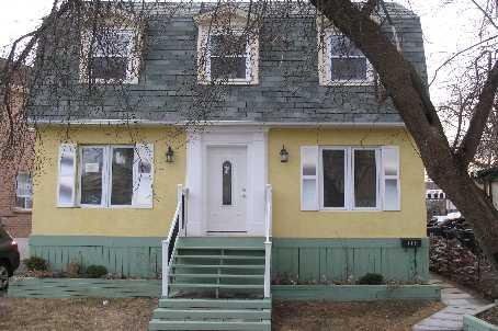 132 Avon Ave, House detached with 3 bedrooms, 3 bathrooms and 1 parking in Toronto ON | Image 1