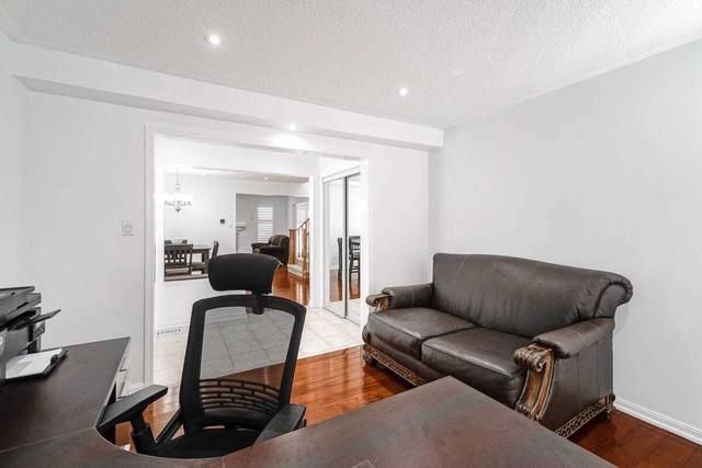 1 Lever Gate, House detached with 3 bedrooms, 3 bathrooms and 6 parking in Brampton ON | Image 5