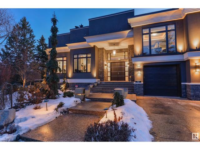 8602 Saskatchewan Dr Nw, House detached with 6 bedrooms, 5 bathrooms and 6 parking in Edmonton AB | Image 2