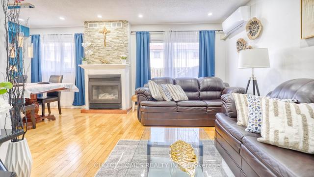 8 - 2440 Bromsgrove Rd, Townhouse with 3 bedrooms, 3 bathrooms and 2 parking in Mississauga ON | Image 3