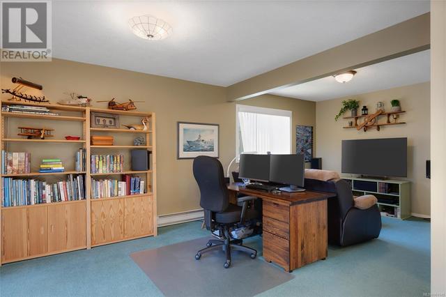 1292 Layritz Pl, House detached with 4 bedrooms, 4 bathrooms and 2 parking in Saanich BC | Image 30