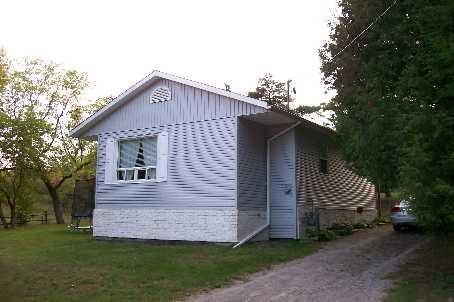 8 Thomas St W, House detached with 3 bedrooms, 1 bathrooms and 2 parking in Kawartha Lakes ON | Image 1