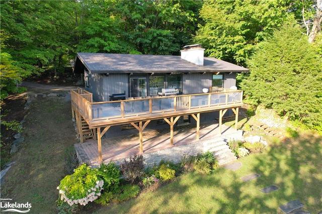 1216 Hamills Point Rd, House detached with 4 bedrooms, 2 bathrooms and 6 parking in Muskoka Lakes ON | Image 1