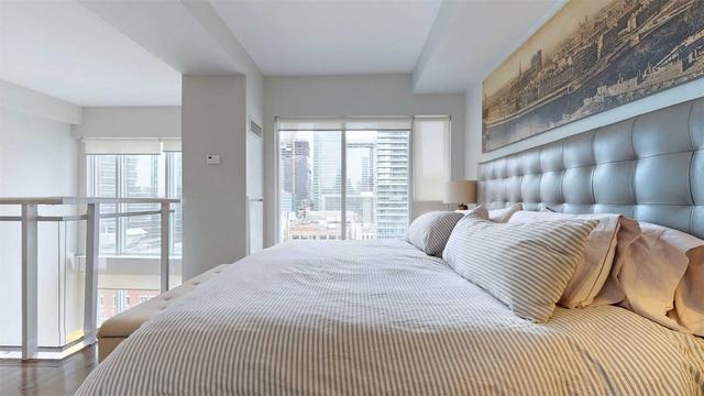 lph25 - 21 Nelson St, Condo with 1 bedrooms, 2 bathrooms and 2 parking in Toronto ON | Image 11