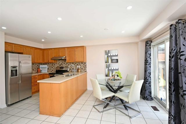 81 Sand Cherry Cres, House detached with 4 bedrooms, 4 bathrooms and 8 parking in Brampton ON | Image 5
