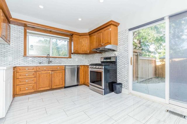 24 Burlington St, House detached with 3 bedrooms, 2 bathrooms and 4 parking in Mississauga ON | Image 35