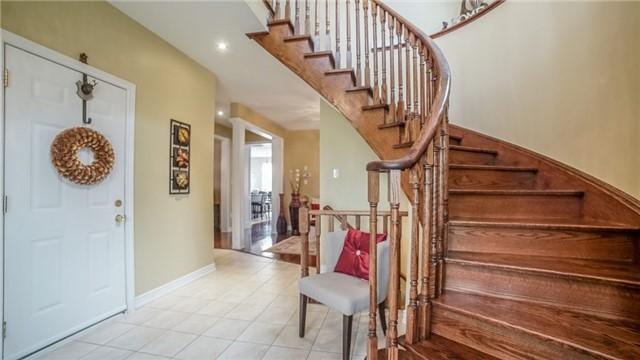 104 Sleepy Hollow Pl, House detached with 4 bedrooms, 4 bathrooms and 2 parking in Whitby ON | Image 2