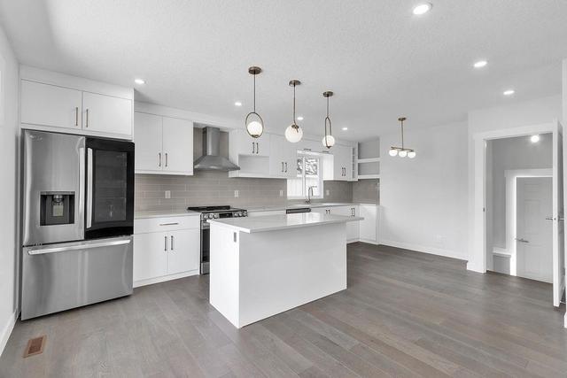 5039 Waverley Drive Sw, House detached with 4 bedrooms, 3 bathrooms and 2 parking in Calgary AB | Image 8