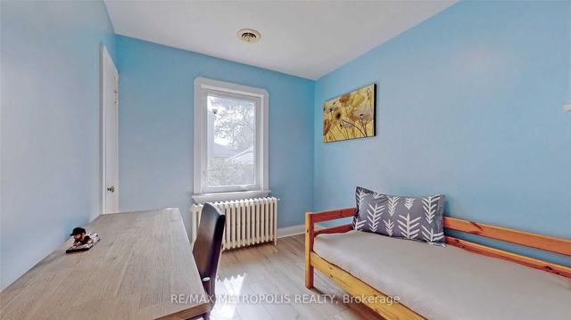 409 Mortimer Ave, House detached with 2 bedrooms, 3 bathrooms and 1 parking in Toronto ON | Image 5