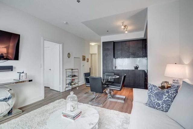 1007 - 318 Richmond St W, Condo with 1 bedrooms, 1 bathrooms and 1 parking in Toronto ON | Image 4