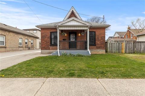 112 Sydenham Street, House detached with 3 bedrooms, 1 bathrooms and 2 parking in Brantford ON | Card Image