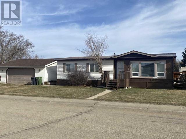 6402 51 Street, House other with 3 bedrooms, 2 bathrooms and 6 parking in Ponoka AB | Image 1