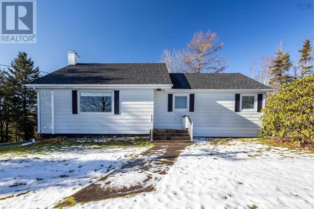 4024 Highway 327, House detached with 4 bedrooms, 1 bathrooms and null parking in Cape Breton NS | Image 2