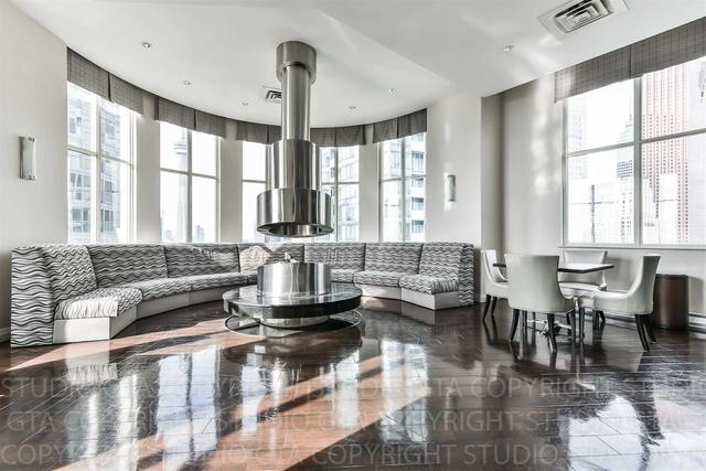 3009 - 25 The Esplanade St, Condo with 2 bedrooms, 1 bathrooms and 0 parking in Toronto ON | Image 19