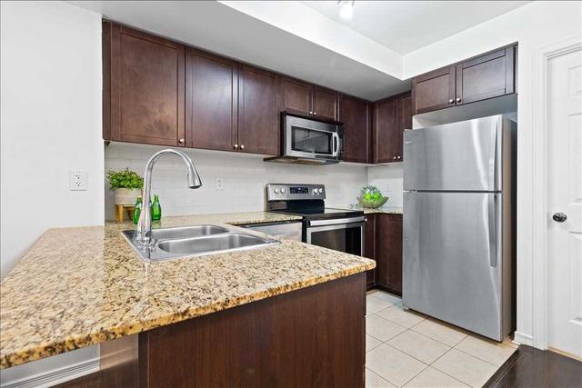 243 - 21 Ruttan St, Townhouse with 3 bedrooms, 2 bathrooms and 1 parking in Toronto ON | Image 2