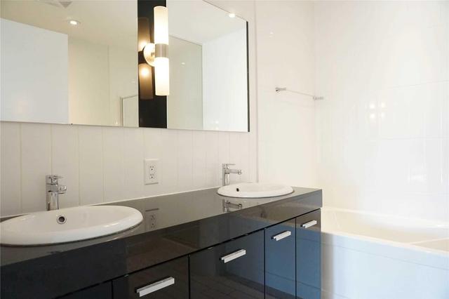 Th03 - 33 Singer Crt, Townhouse with 2 bedrooms, 3 bathrooms and 1 parking in Toronto ON | Image 19