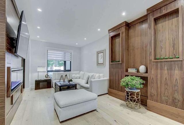 245 Bowood Ave, House semidetached with 4 bedrooms, 4 bathrooms and 1 parking in Toronto ON | Image 9