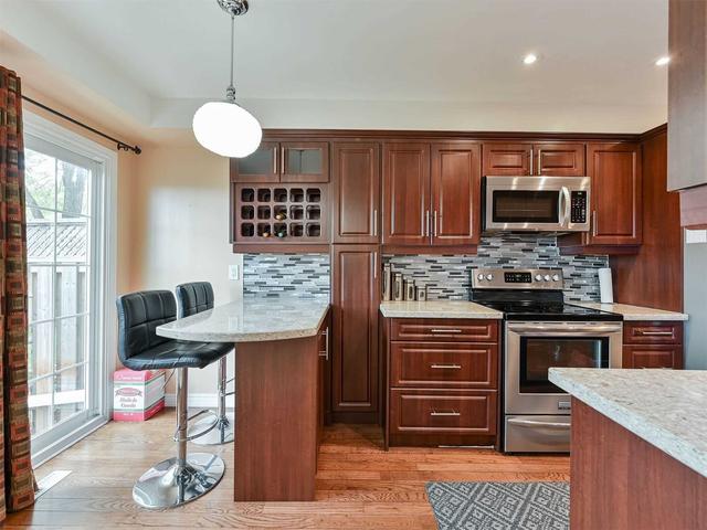 24 Lancewood Cres, Townhouse with 3 bedrooms, 4 bathrooms and 2 parking in Brampton ON | Image 6