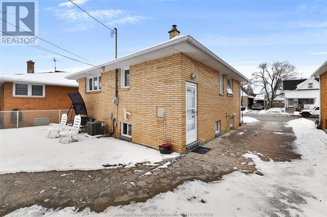 1829 Drouillard Road, House detached with 4 bedrooms, 2 bathrooms and null parking in Windsor ON | Image 7