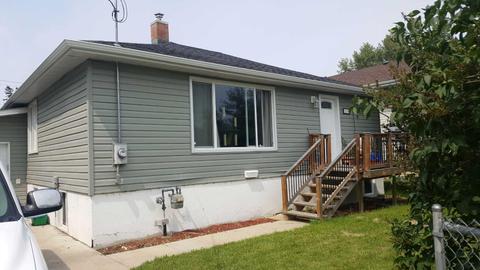 5556 44 Avenue, House detached with 4 bedrooms, 2 bathrooms and 1 parking in Red Deer AB | Card Image