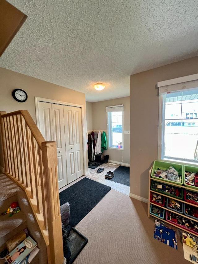4829 53 Avenue, Home with 3 bedrooms, 1 bathrooms and 2 parking in Valleyview AB | Image 2