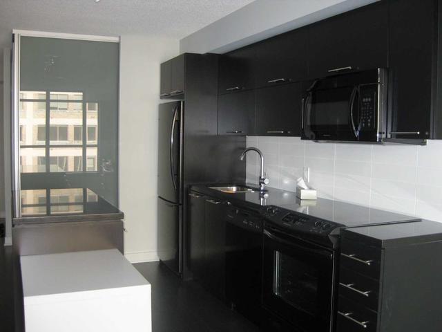 411 - 21 Nelson St, Condo with 2 bedrooms, 2 bathrooms and 1 parking in Toronto ON | Image 4