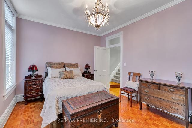 32 Robinson St, House attached with 4 bedrooms, 2 bathrooms and 1 parking in Toronto ON | Image 7