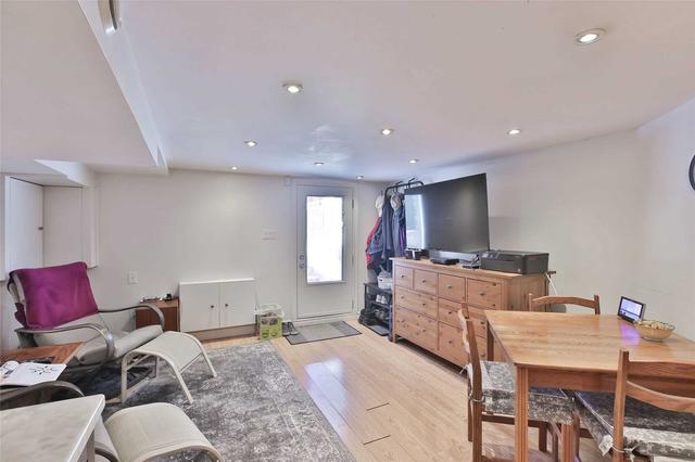 28 Mackenzie Cres, House semidetached with 2 bedrooms, 3 bathrooms and 0 parking in Toronto ON | Image 21
