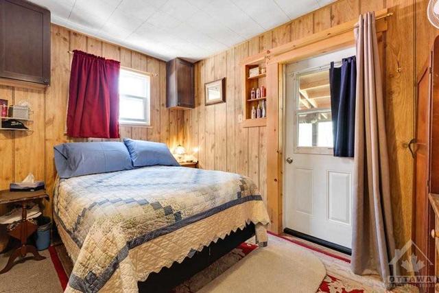 1018 Lodge Rd, House detached with 2 bedrooms, 1 bathrooms and 4 parking in North Frontenac ON | Image 6