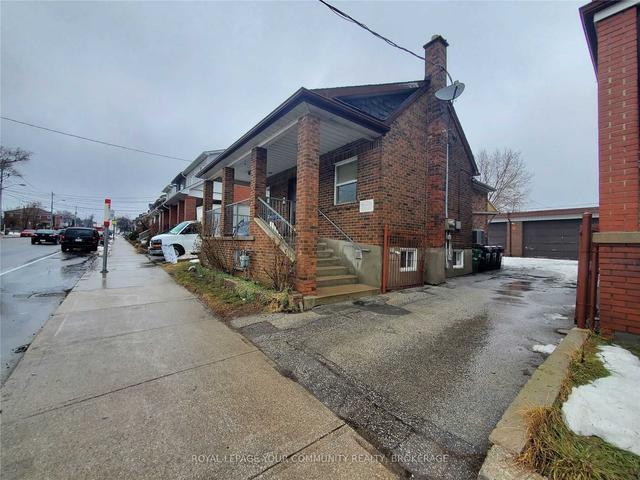 225 Oakwood Ave, House detached with 1 bedrooms, 2 bathrooms and 10 parking in Toronto ON | Image 2