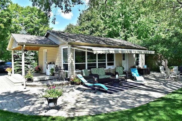 52 Charlore Park Dr, House detached with 2 bedrooms, 1 bathrooms and 6 parking in Kawartha Lakes ON | Image 1