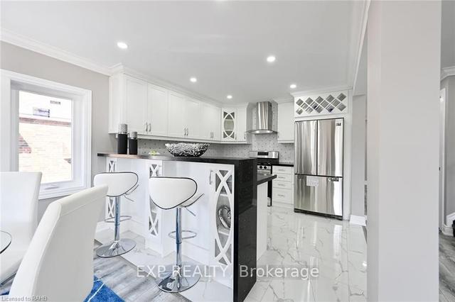 39 Walter Ave S, House detached with 3 bedrooms, 3 bathrooms and 5 parking in Hamilton ON | Image 21