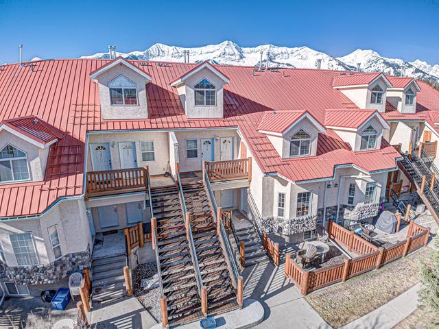 517/519 - 500 Riverside Way, Condo with 3 bedrooms, 2 bathrooms and null parking in Fernie BC | Image 1