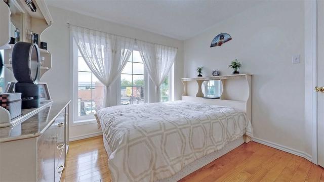 2194 St Clair Ave W, House semidetached with 3 bedrooms, 4 bathrooms and 2 parking in Toronto ON | Image 7