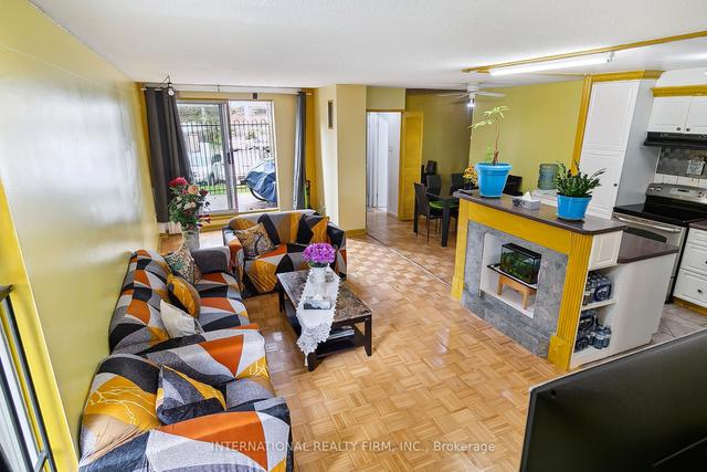 188 - 2095 Roche Crt, Townhouse with 3 bedrooms, 2 bathrooms and 1 parking in Mississauga ON | Image 6