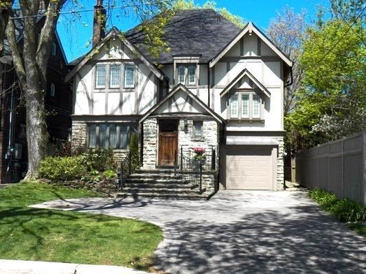32 Elderwood Dr, House detached with 4 bedrooms, 5 bathrooms and 2 parking in Toronto ON | Image 1