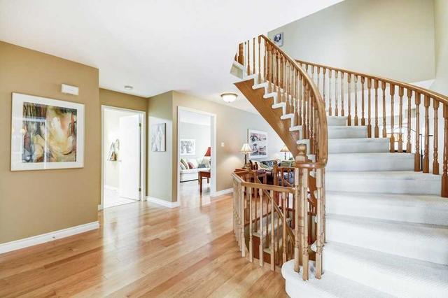 29 Valley Cres, House detached with 4 bedrooms, 3 bathrooms and 4 parking in Aurora ON | Image 37