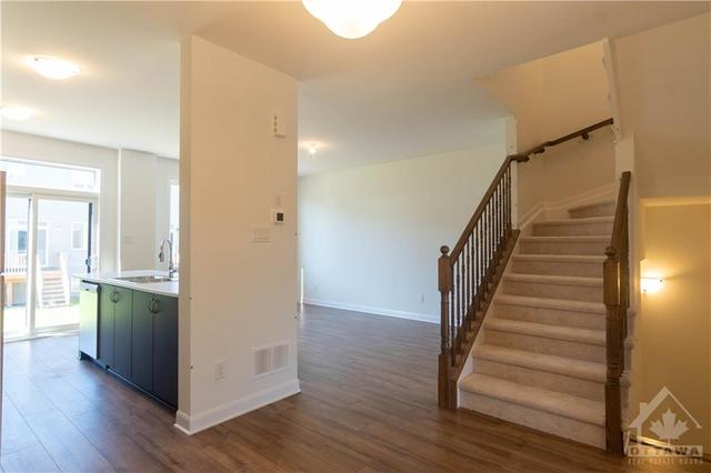 513 Winterset Road, Townhouse with 3 bedrooms, 4 bathrooms and 2 parking in Ottawa ON | Image 5