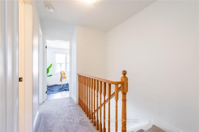 817 Hyde Rd, Townhouse with 3 bedrooms, 3 bathrooms and 3 parking in Burlington ON | Image 11