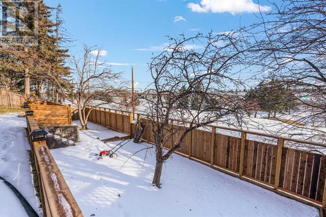 1327 Mapleglade Crescent Se, House detached with 4 bedrooms, 3 bathrooms and 5 parking in Calgary AB | Image 7