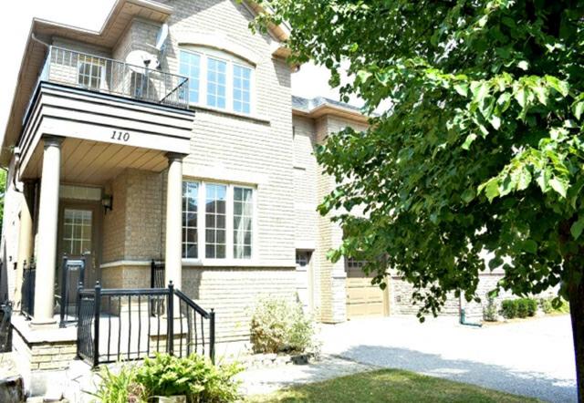 110 Southbrook Cres, House semidetached with 3 bedrooms, 3 bathrooms and 3 parking in Markham ON | Image 1