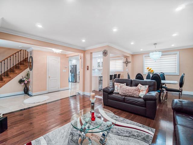 47 Kentish Cres E, House detached with 4 bedrooms, 10 bathrooms and 4 parking in Toronto ON | Image 3