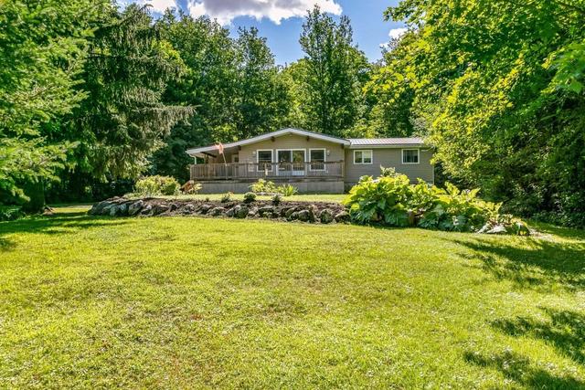 93 Armstrong Crt, House detached with 2 bedrooms, 1 bathrooms and 20 parking in Kawartha Lakes ON | Image 5