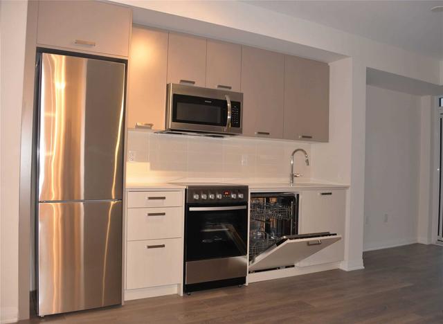 423 - 2301 Danforth Ave, Condo with 2 bedrooms, 2 bathrooms and 1 parking in Toronto ON | Image 3