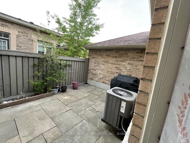 261 Barons St, House attached with 3 bedrooms, 3 bathrooms and 3 parking in Vaughan ON | Image 9